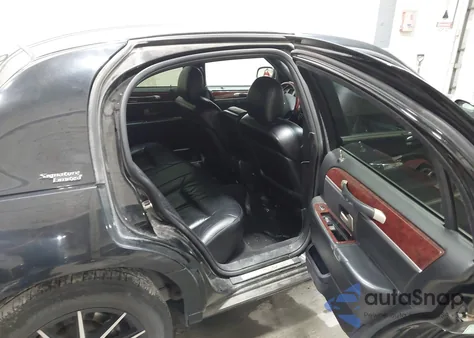 2005 Lincoln Town Car Signature Limited из США, поврежденный, VIN 1LNHM82W55Y606549